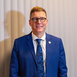 Dr. James Robinson