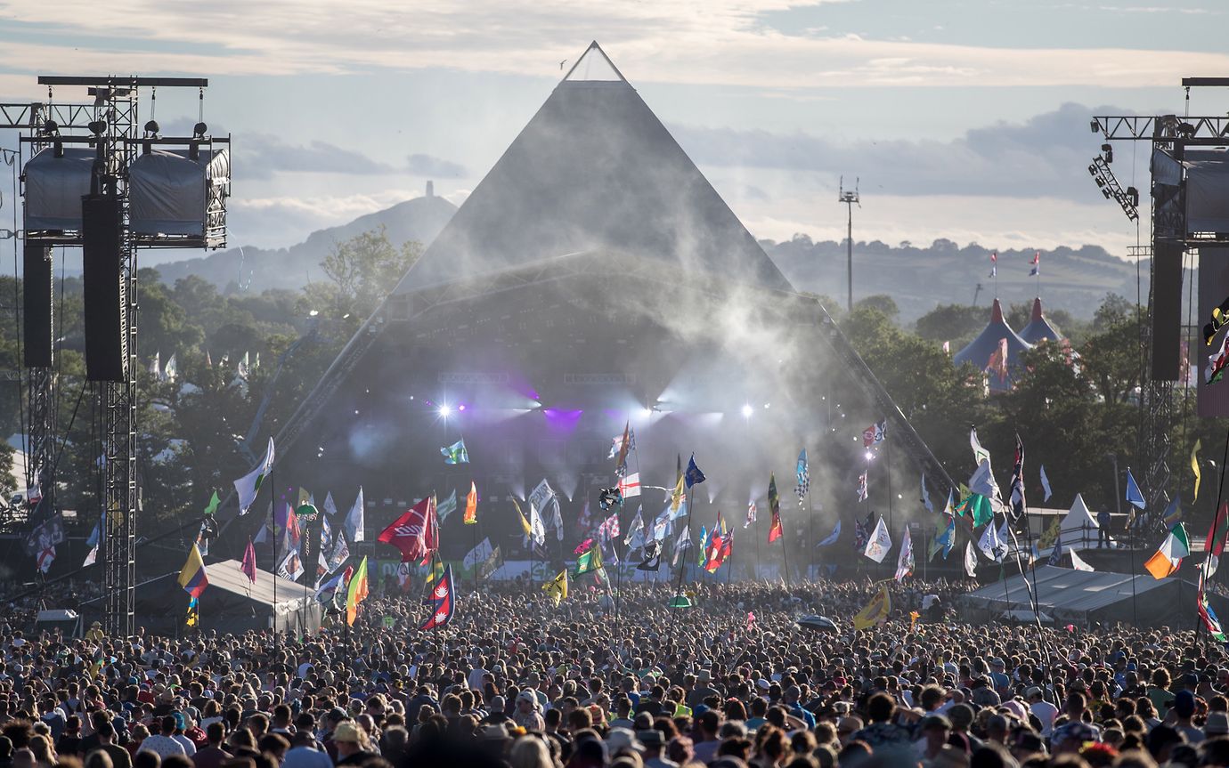 Glastonbury stage and crowd