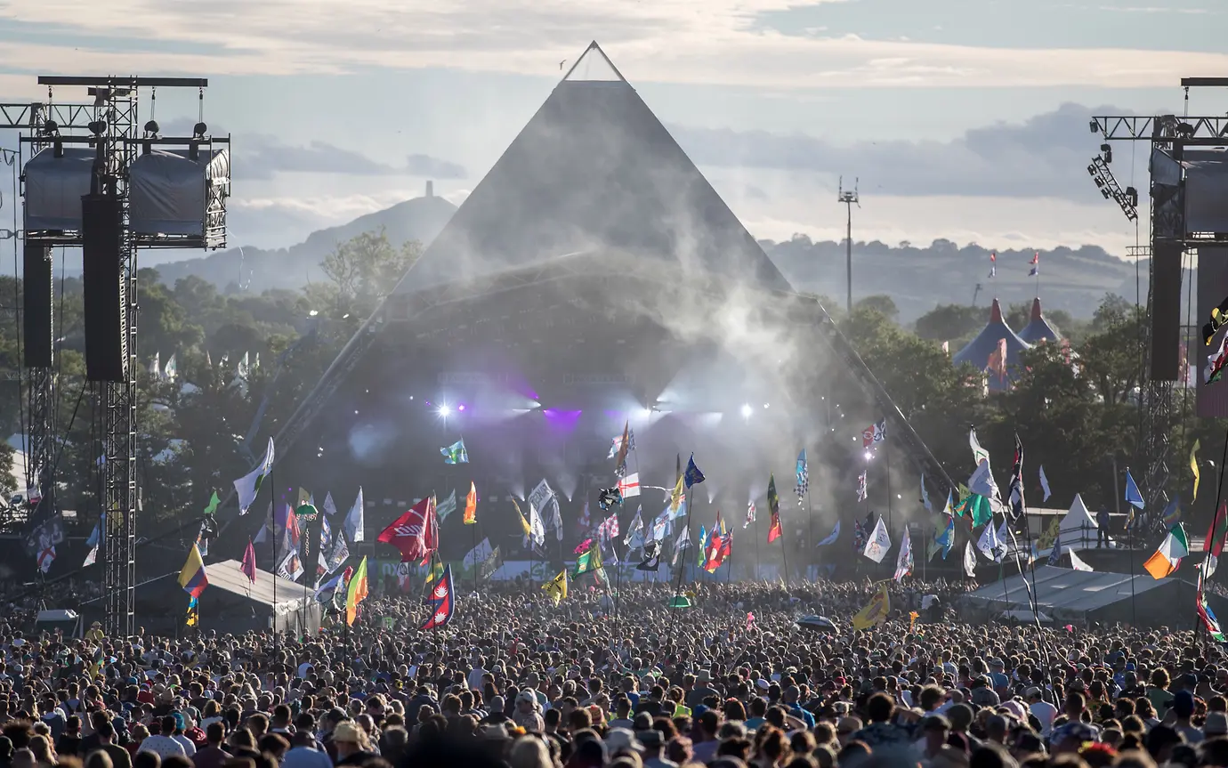 Glastonbury stage and crowd
