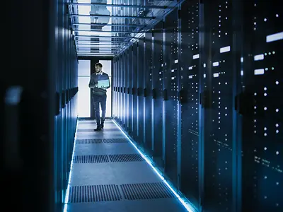 It technician works in data centre